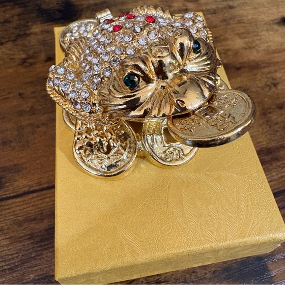 Tchotchke - Gold and Crystal Frog Trinket Box NWT NIB - Picture 5 of 5